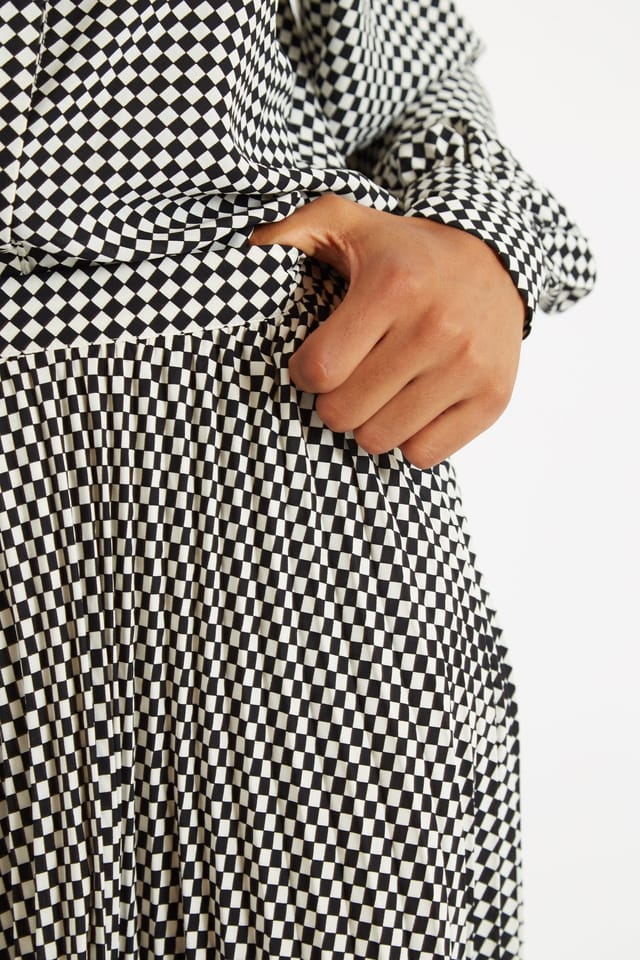 Louche Louche Women's Sabina Diamonds Forever Print Pleated Midi Skirt in Black - 3