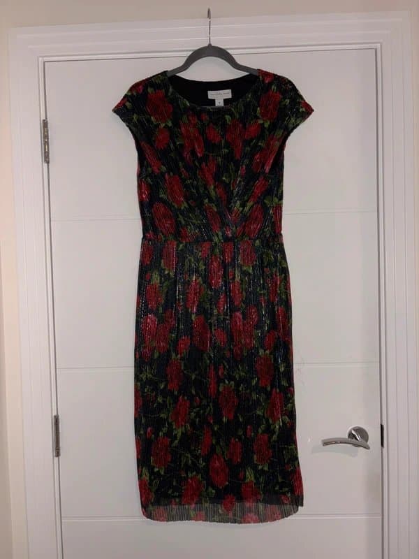 Never Fully Dressed Never Fully Dressed Black Red Rose Plisse Midi Dress Size M Party Occasion Smart metallic