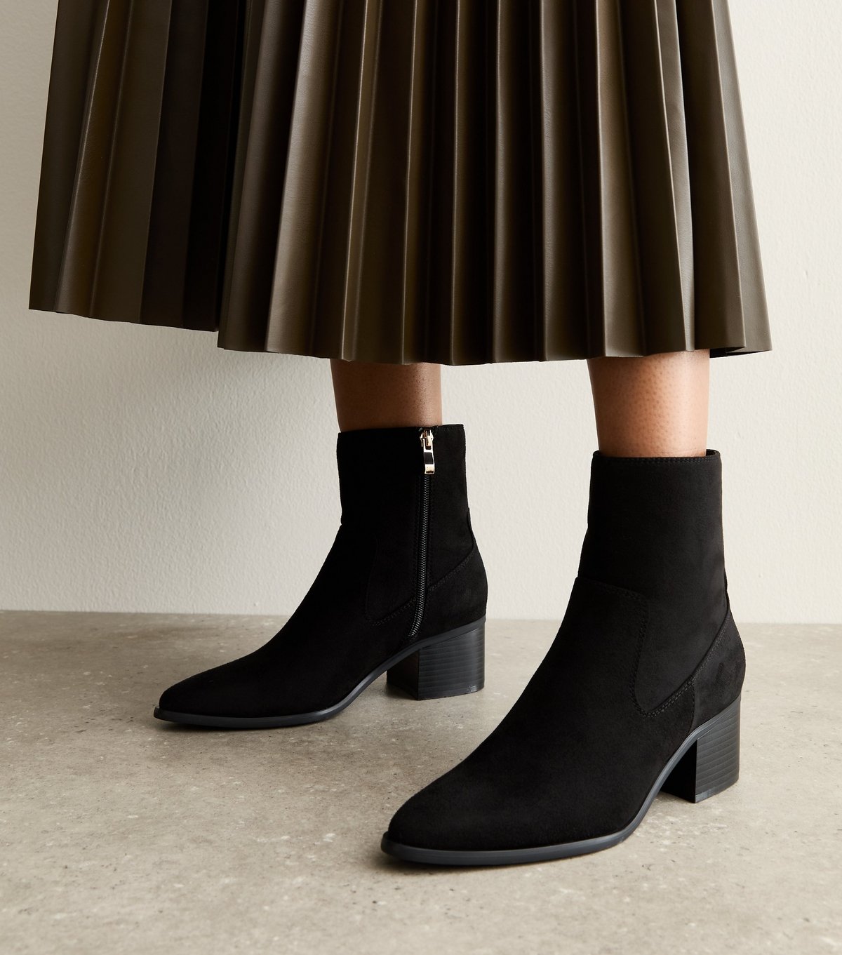 New Look Women's Black Faux Suede Block Heel Ankle Boots Vegan New Look - 2