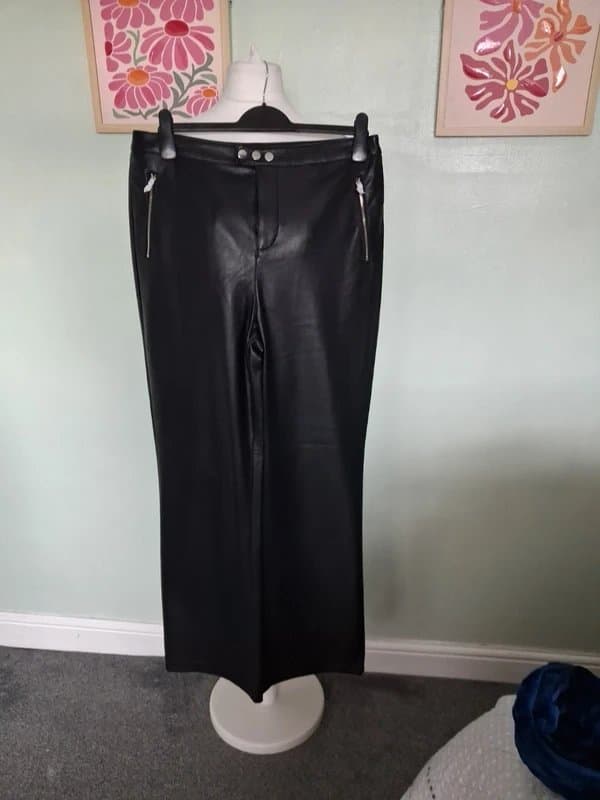 V by Very Leather look wide leg trousers 2 pockets