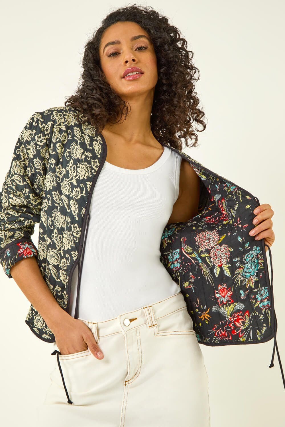 Dusk Dusk Women's Reversible Printed Quilted Jacket in Black - 4