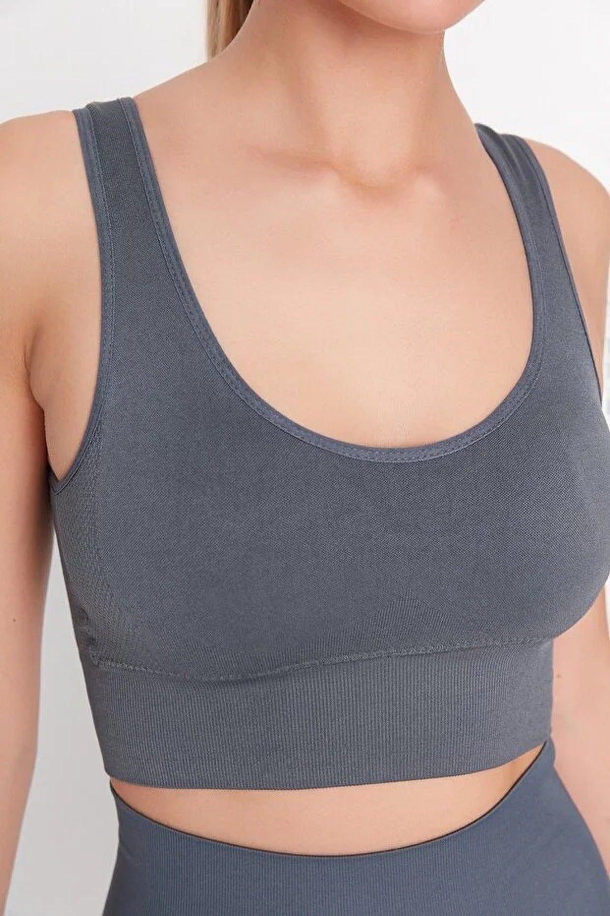 WOVCOR WOVCOR Women's Seamless Scoop Neck Wide Strap Supportive Sports Bra in Dark Grey - 2