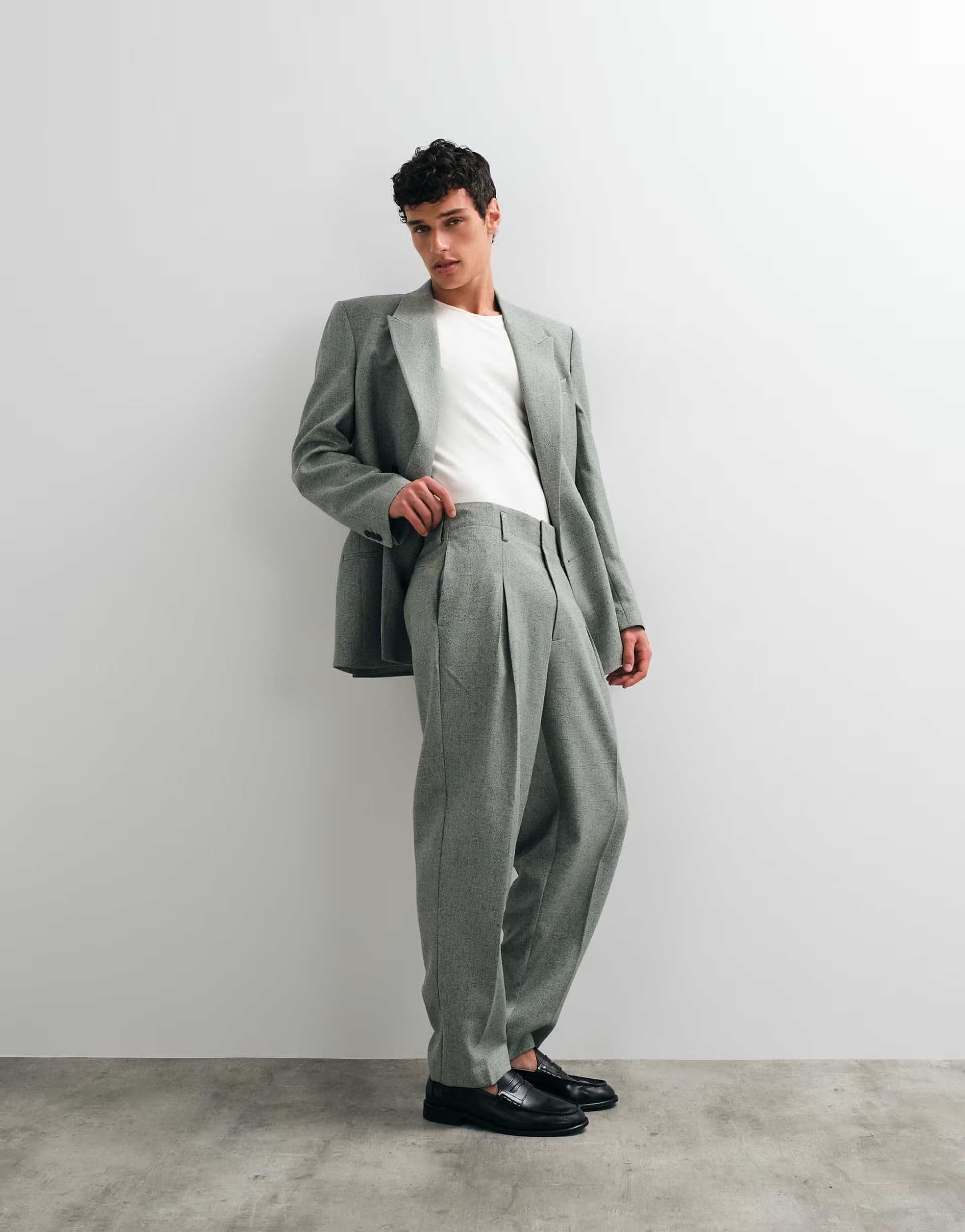 ASOS ASOS DESIGN oversized tapered suit trousers with pleat detail in green