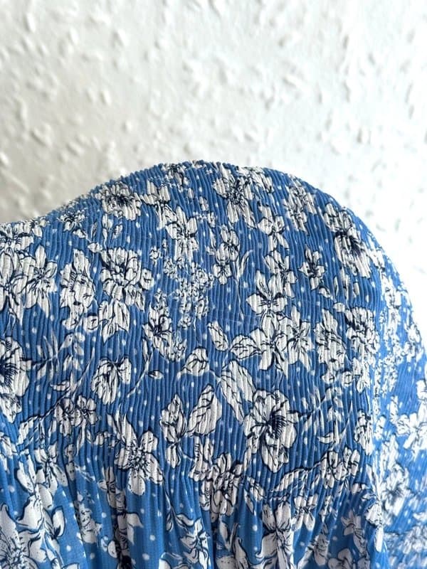 Max Studio Women's Max Studios Blue Floral Knee Length Skirt - size S