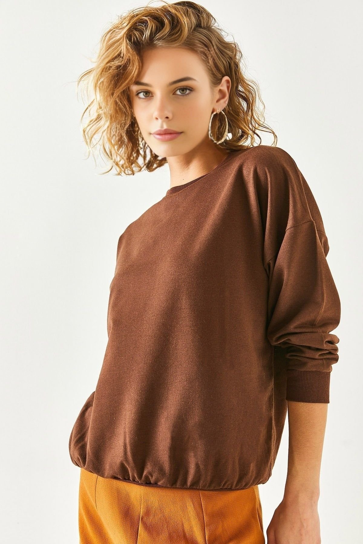 HOXTON GAL HOXTON GAL Women's Basic Long Sleeve Crew Neck Sweatshirt in Brown - 3