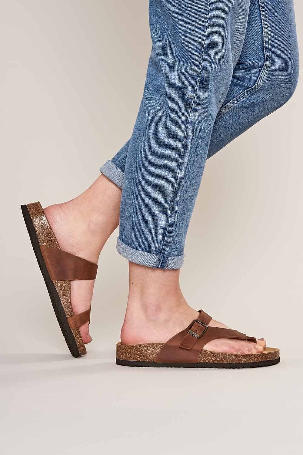Moshulu Moshulu Women's 'Wilma Waxy' Toe-Post Cork Footbed Sandals in Tan