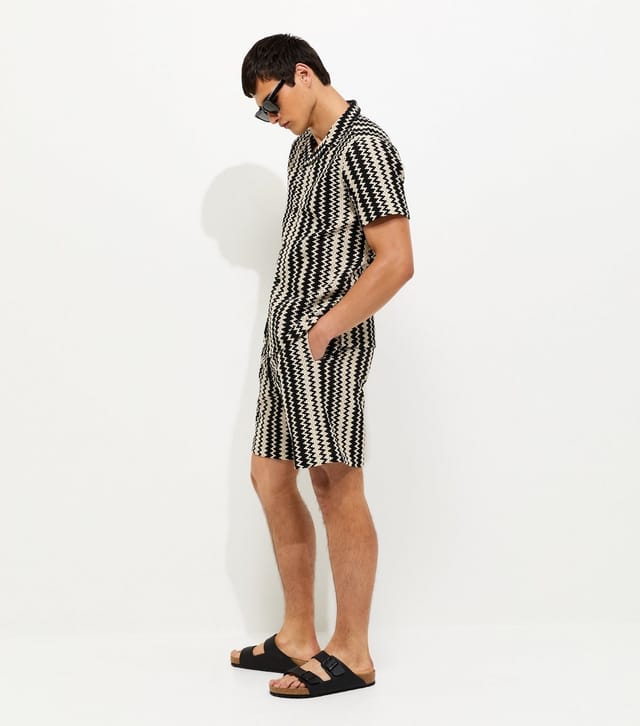New Look Men's Black Regular Zig Zag Shorts New Look - 2