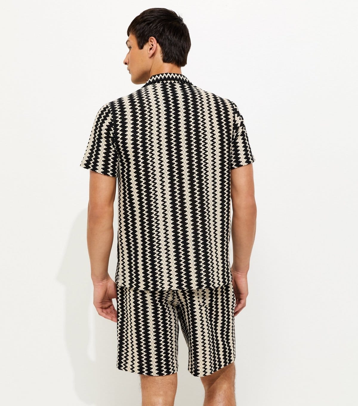 New Look Men's Black Regular Zig Zag Shorts New Look - 4