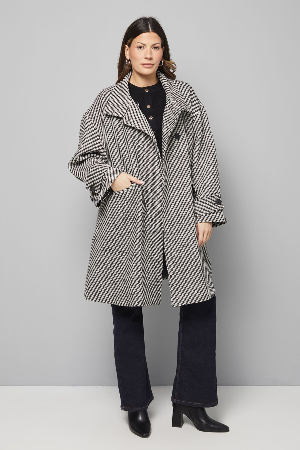 Wallis Wallis Women's Short Funnel Neck Twill Coat in Mono - 2