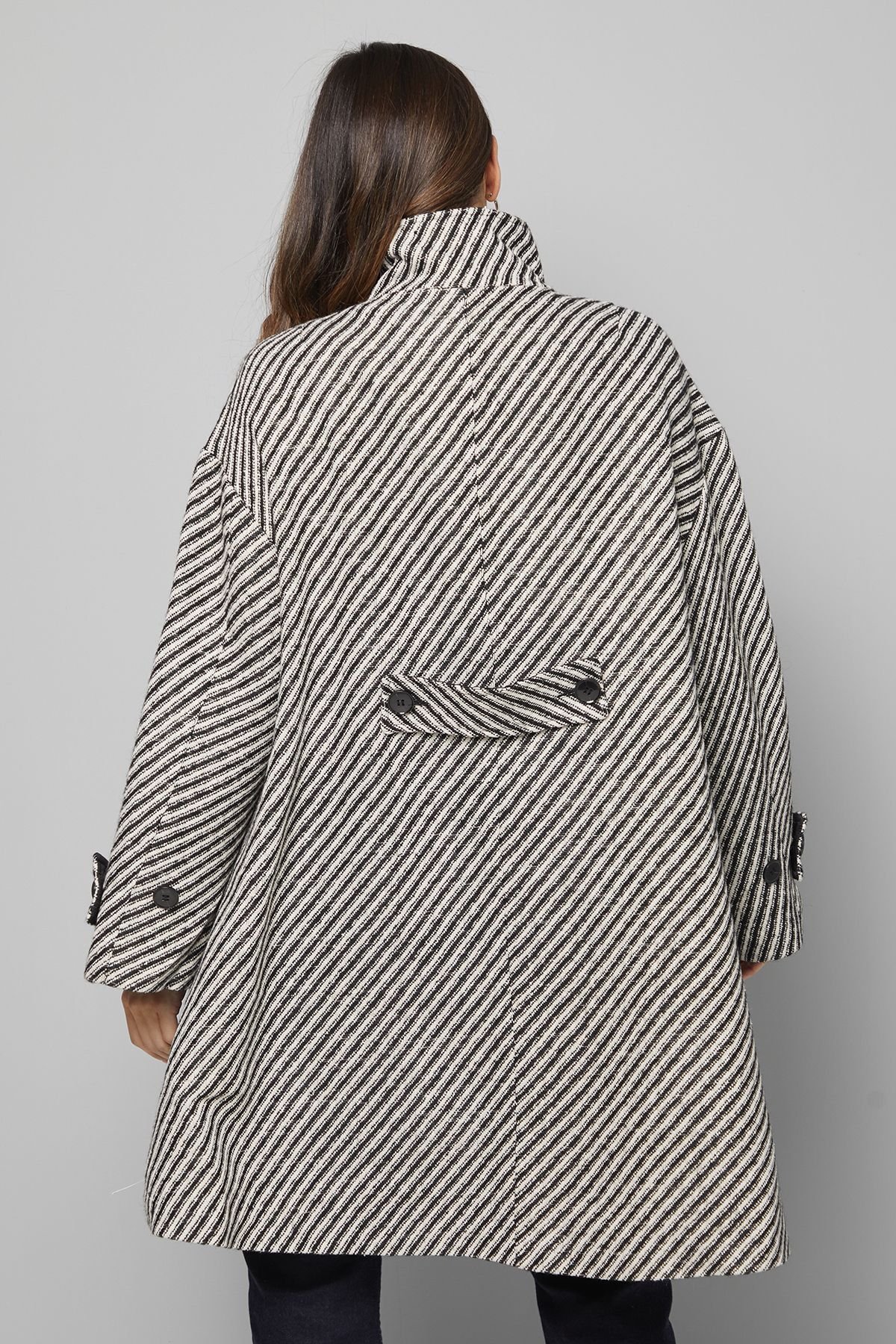 Wallis Wallis Women's Short Funnel Neck Twill Coat in Mono - 3