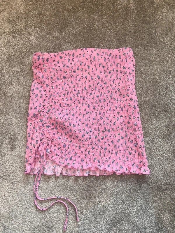 Bershka Bershka pink floral ruched mini skirt size medium