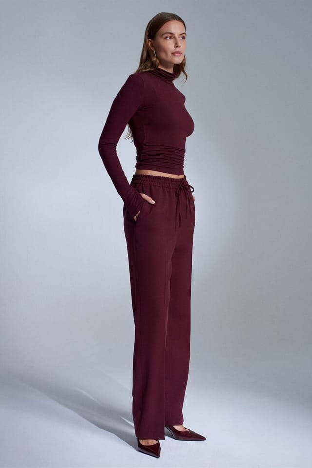 Dilvin Dilvin Women's Women's Straight-leg Crepe Trousers in Burgundy - 2