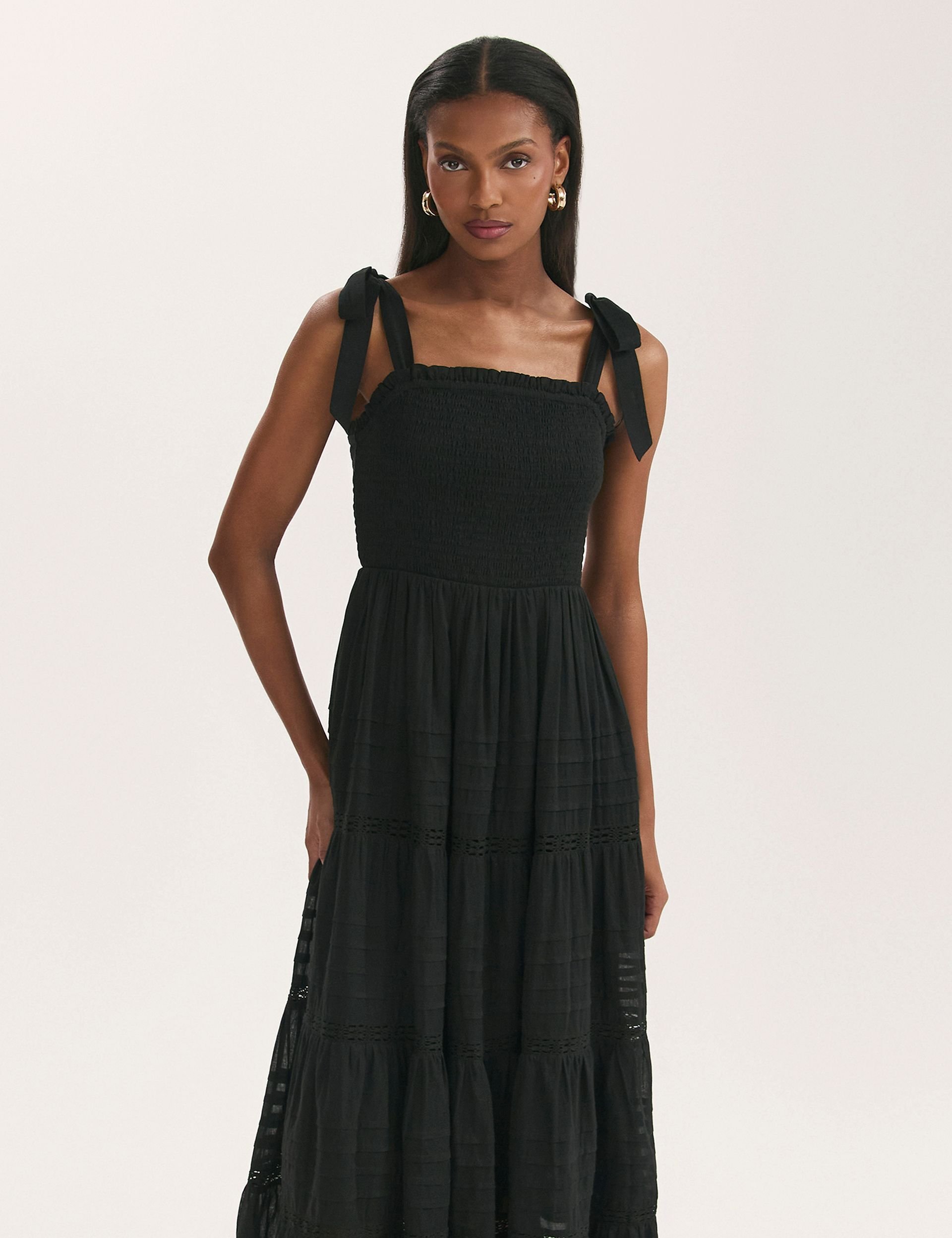 Finery London Finery London Women's Ebony Tiered Midi Dress in True Black - 2