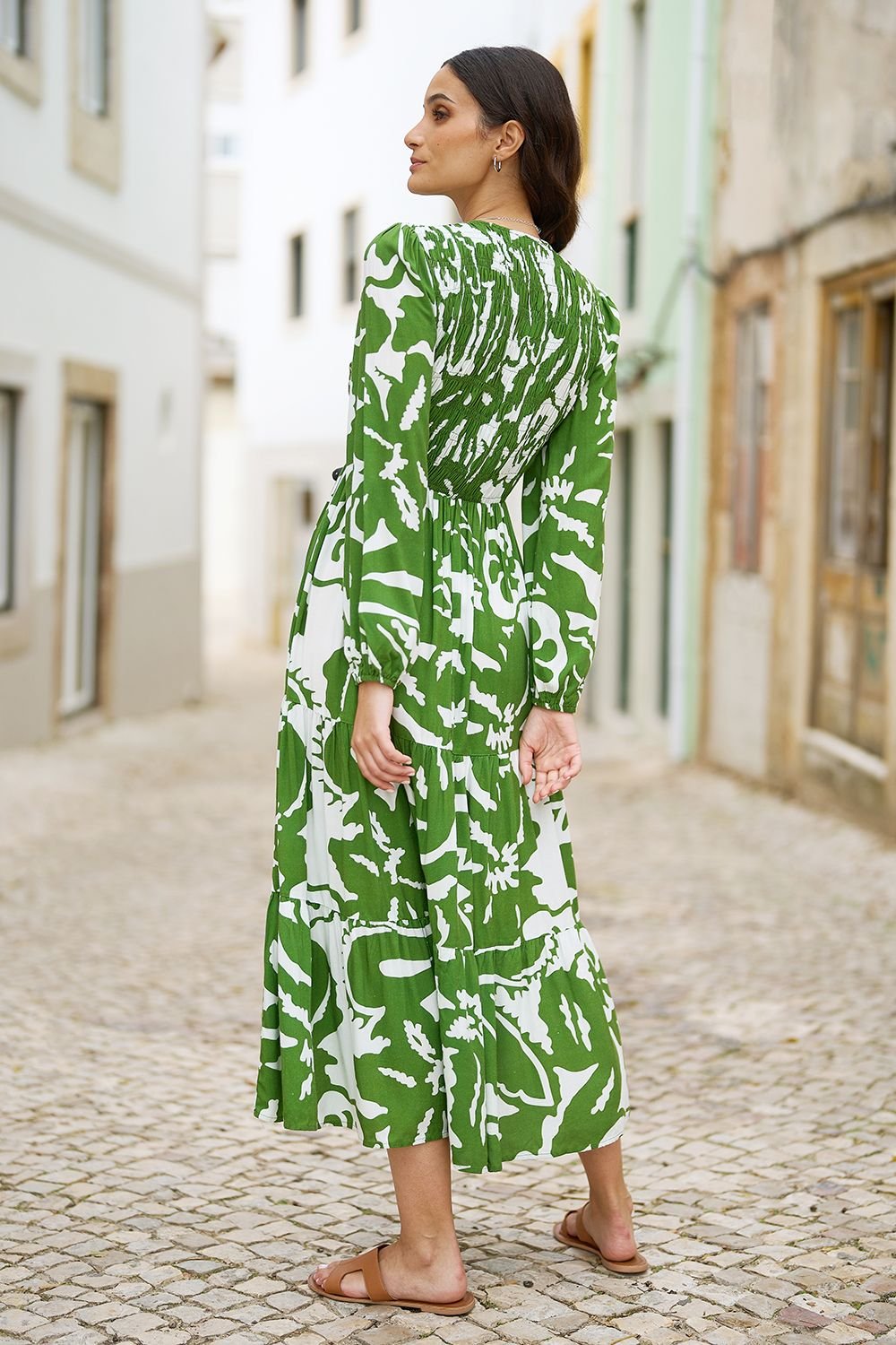 Yumi Yumi Women's Green Abstract Print Ruched Midi Dress With Long Sleeves - 4