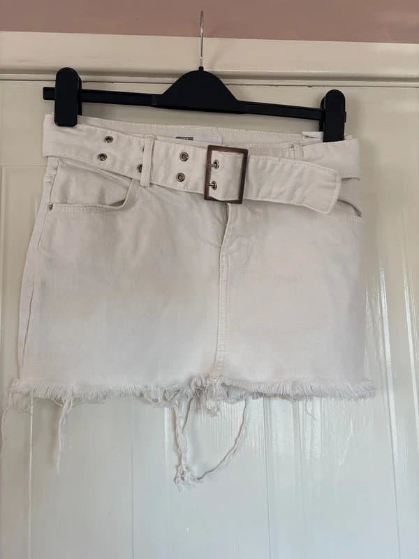 Bershka Bershka white denim mini skirt - size UK 8