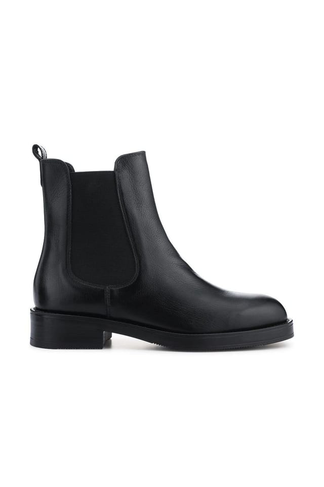 Jones Bootmaker Jones Bootmaker Women's Moxie Leather Heeled Chelsea Boots in Black - 2