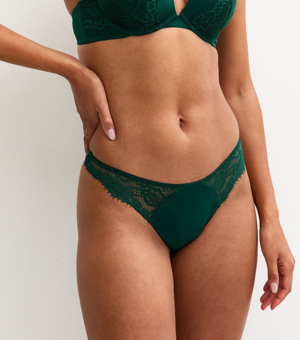 New Look Women's Dark Green Eyelash Lace Trim Thong New Look