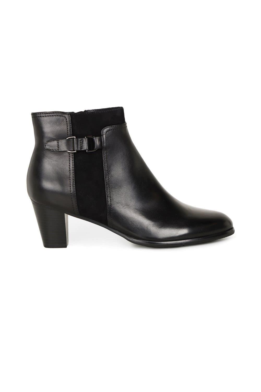 Regarde le Ciel Regarde Le Ciel Women's 'Sonia 148' Ankle Boots in Black