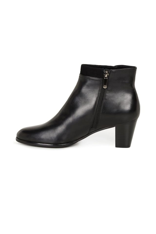 Regarde le Ciel Regarde Le Ciel Women's 'Sonia 148' Ankle Boots in Black - 2