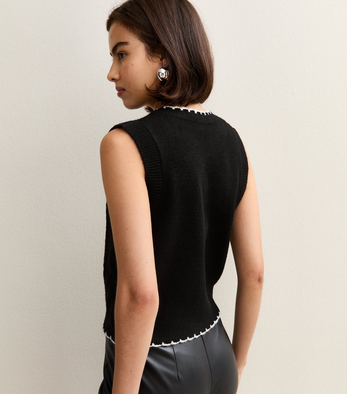 New Look Women's Black Contrast Trim Cable Knit Waistcoat New Look - 4