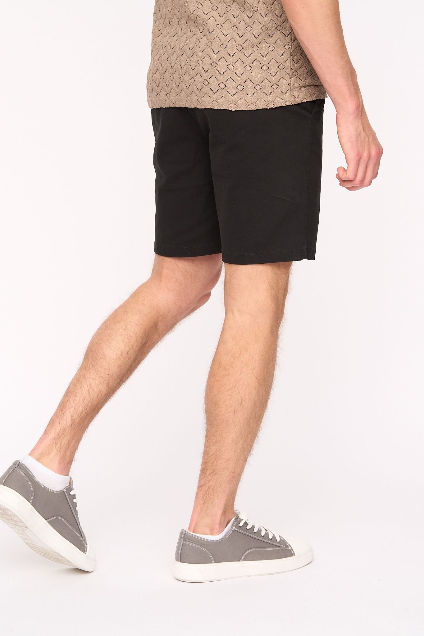 Duck and Cover Duck and Cover Men's Everett Slim-Fit Stretch Tailored Chino Shorts in Black - 2