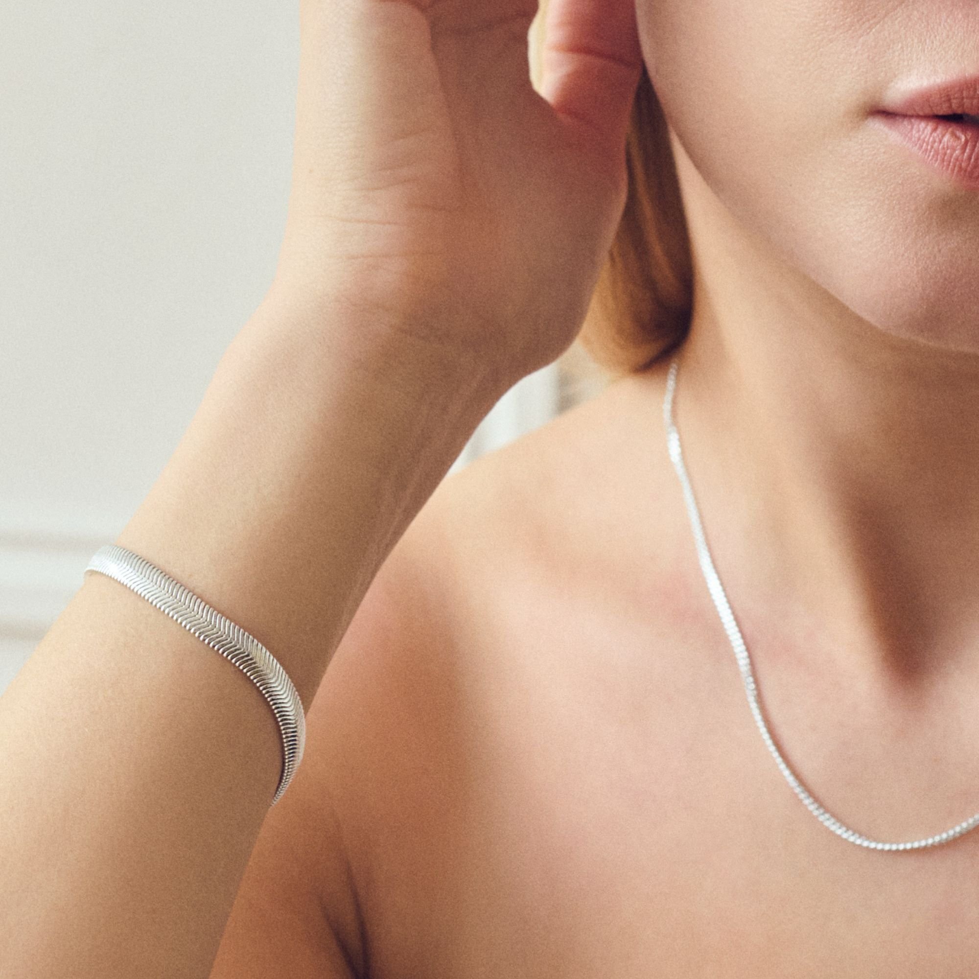 The Fine Collective The Fine Collective Women's Sterling Silver Snake Chain (6mm) Bracelet 7 inch - 2