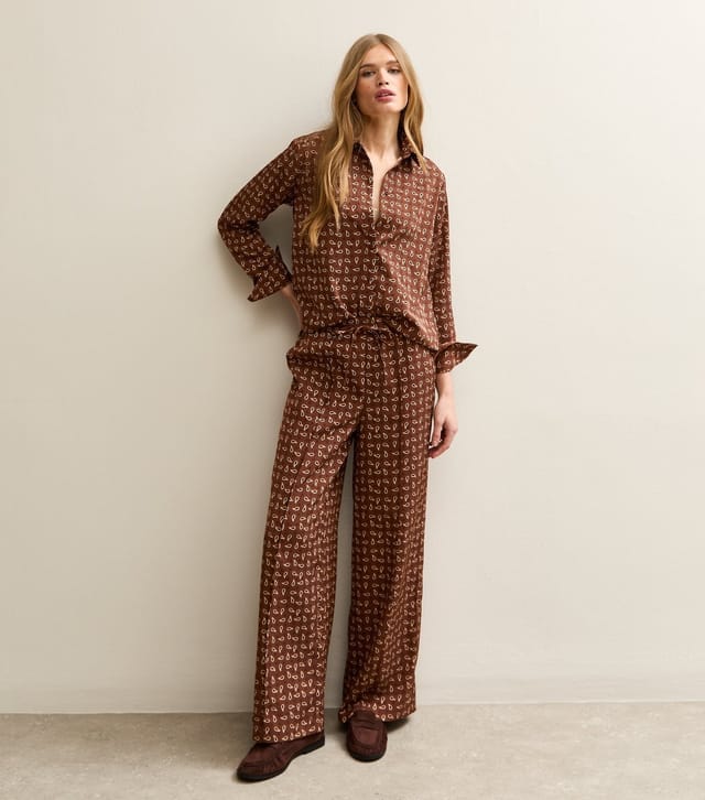 New Look Women's Brown Satin Paisley Wide Leg Trousers New Look - 2