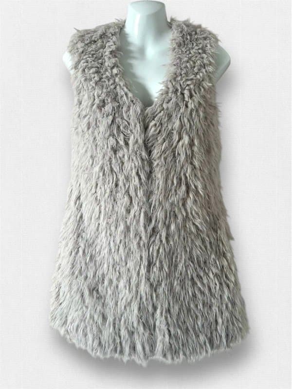 ICHI Light grey faux fur waistcoat with pockets – XS
