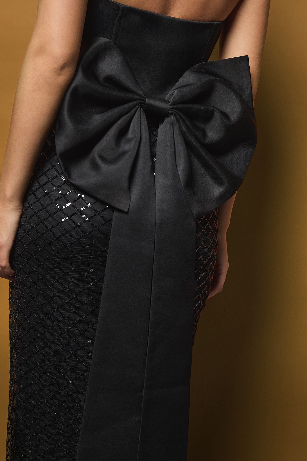 Coast Coast Women's Sequin Bandeau Column Dress With Statement Bow in Black - 4