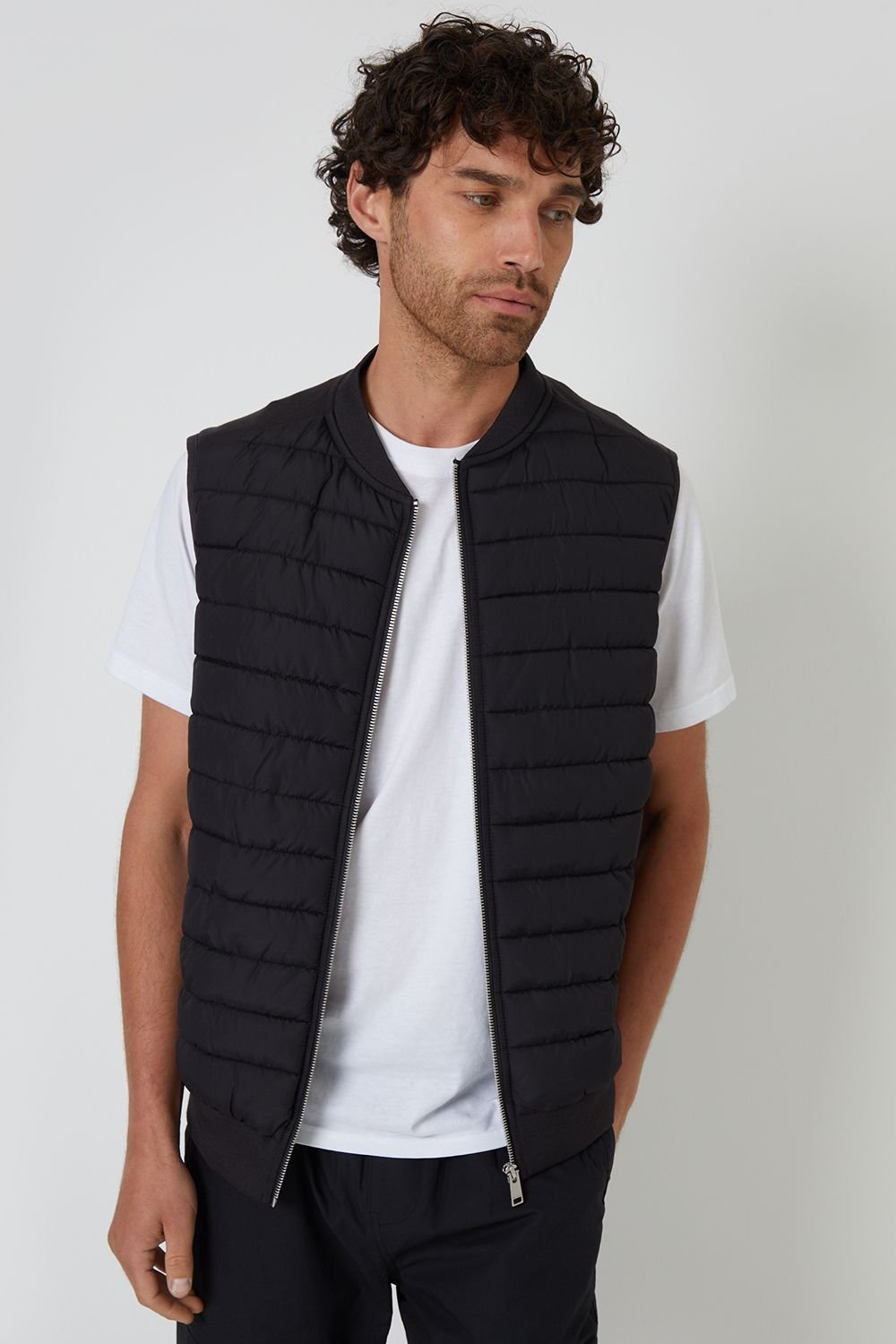Threadbare Threadbare Men's Quilted Hybrid Gilet in Black - 2