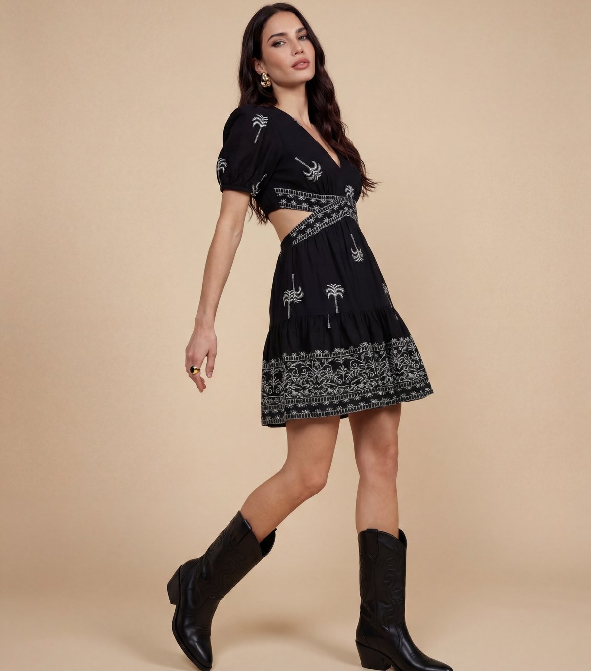 Urban Bliss Women's Black Open Back Embroidered Mini Dress Urban Bliss New Look - 3