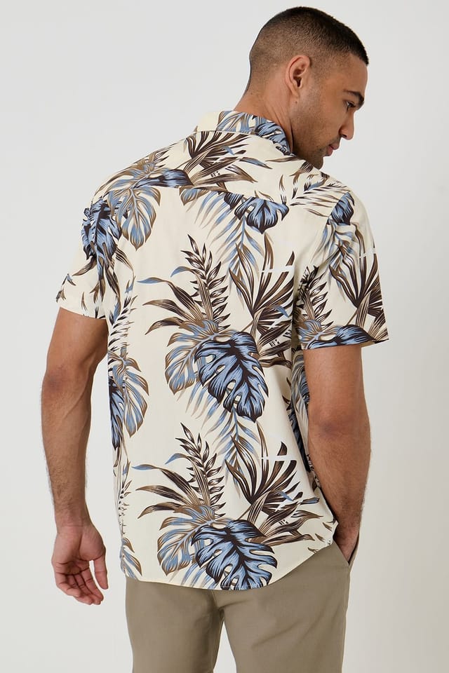 Threadbare Threadbare Men's Leaf Print Cotton Short Sleeve Shirt in Ecru - 2