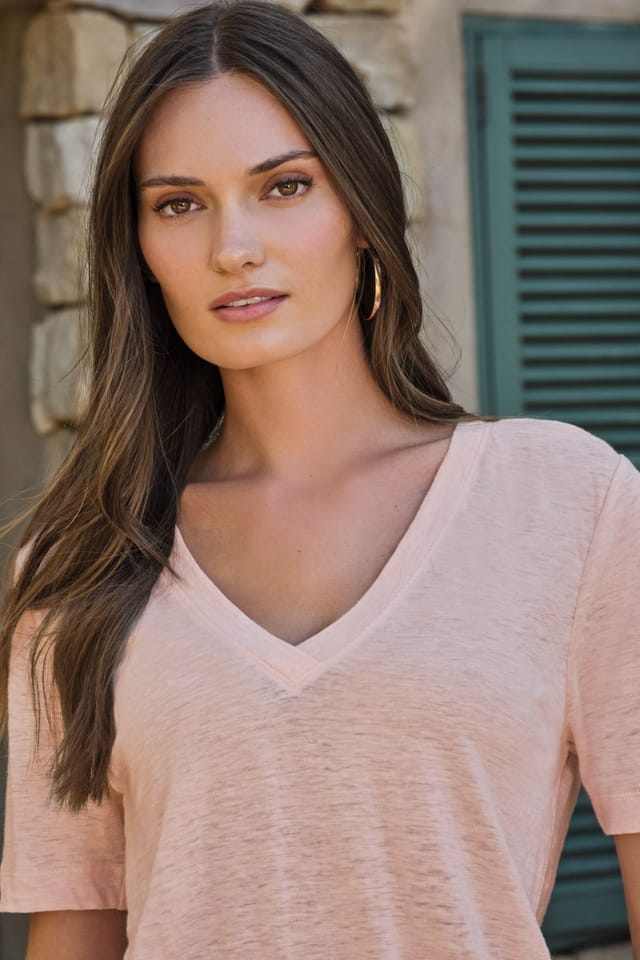Pure Collection Pure Collection Women's Linen Short Sleeve V Neck T-Shirt in Pale Pink - 2