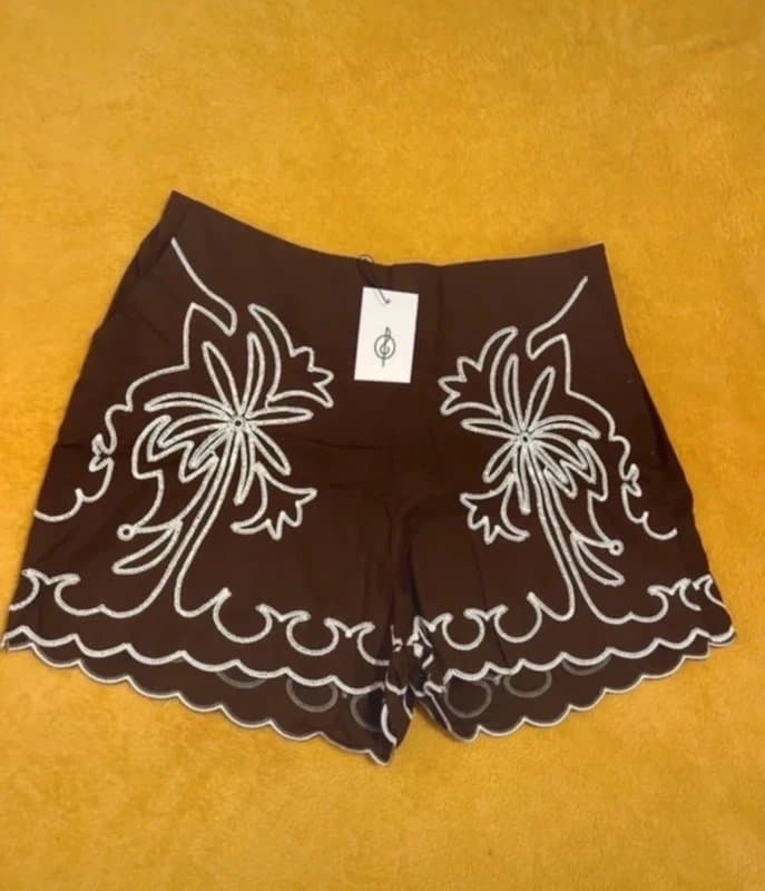 Stradivarius Stradivarius embroidered shorts in brown
