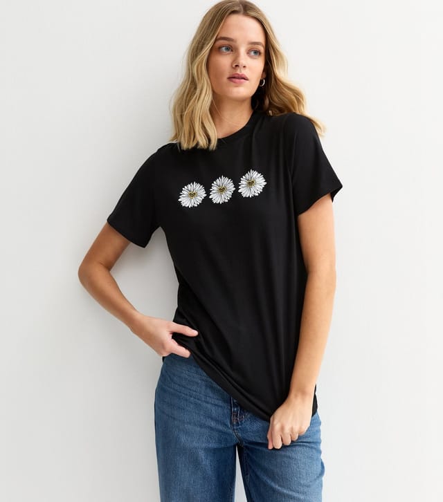 New Look Women's Black Daisy Print T-Shirt New Look - 2