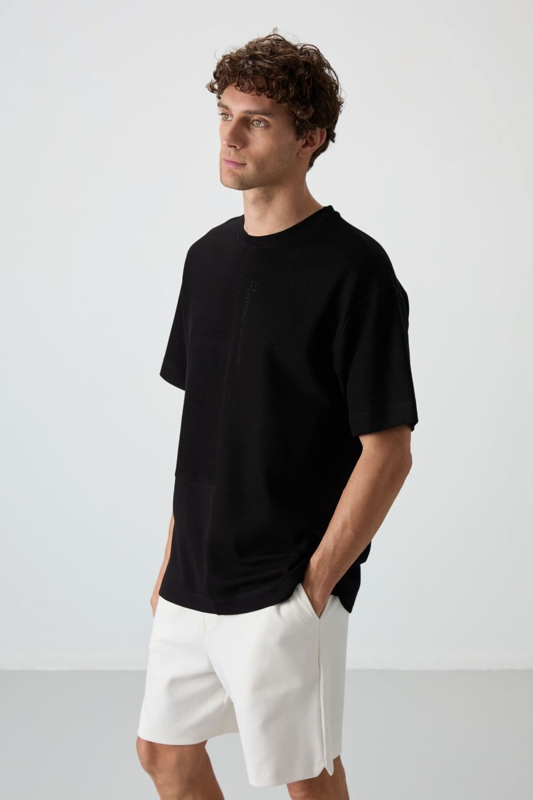 Tommy Life Tommy Life Men's Long Oversized Crew Neck Pocket T-Shirt in Black - 4