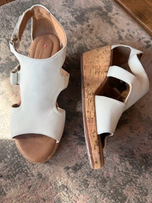 Clarks Clark’s white leather cork wedge sandals. Size 3e