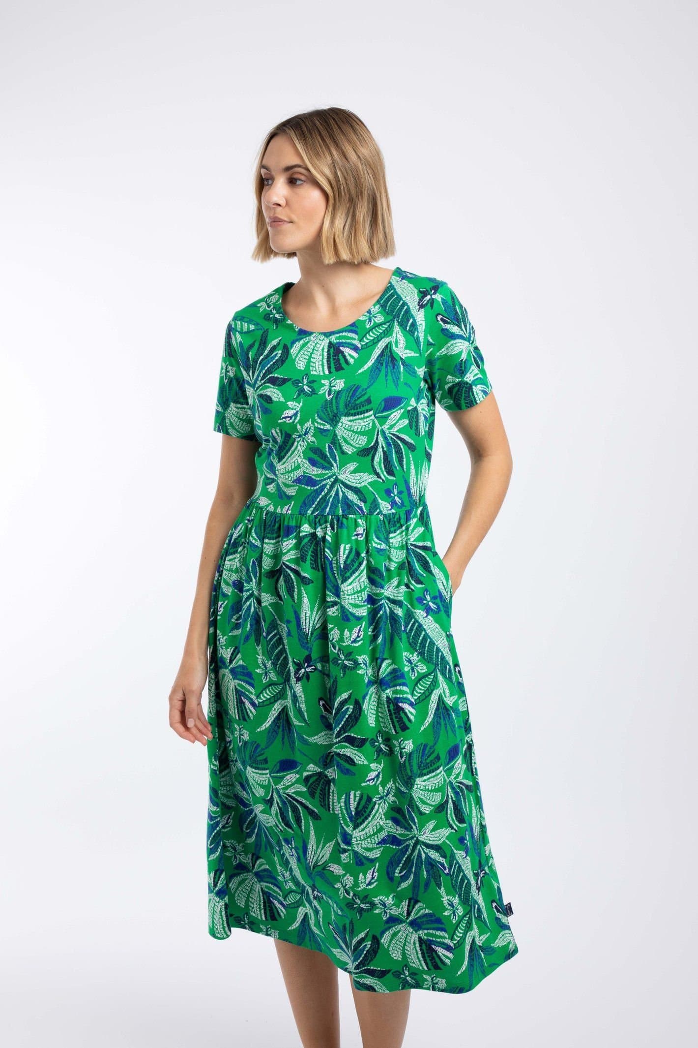 Weird Fish Weird Fish Women's Celsia Printed Jersey Scoop Midi Dress in Green