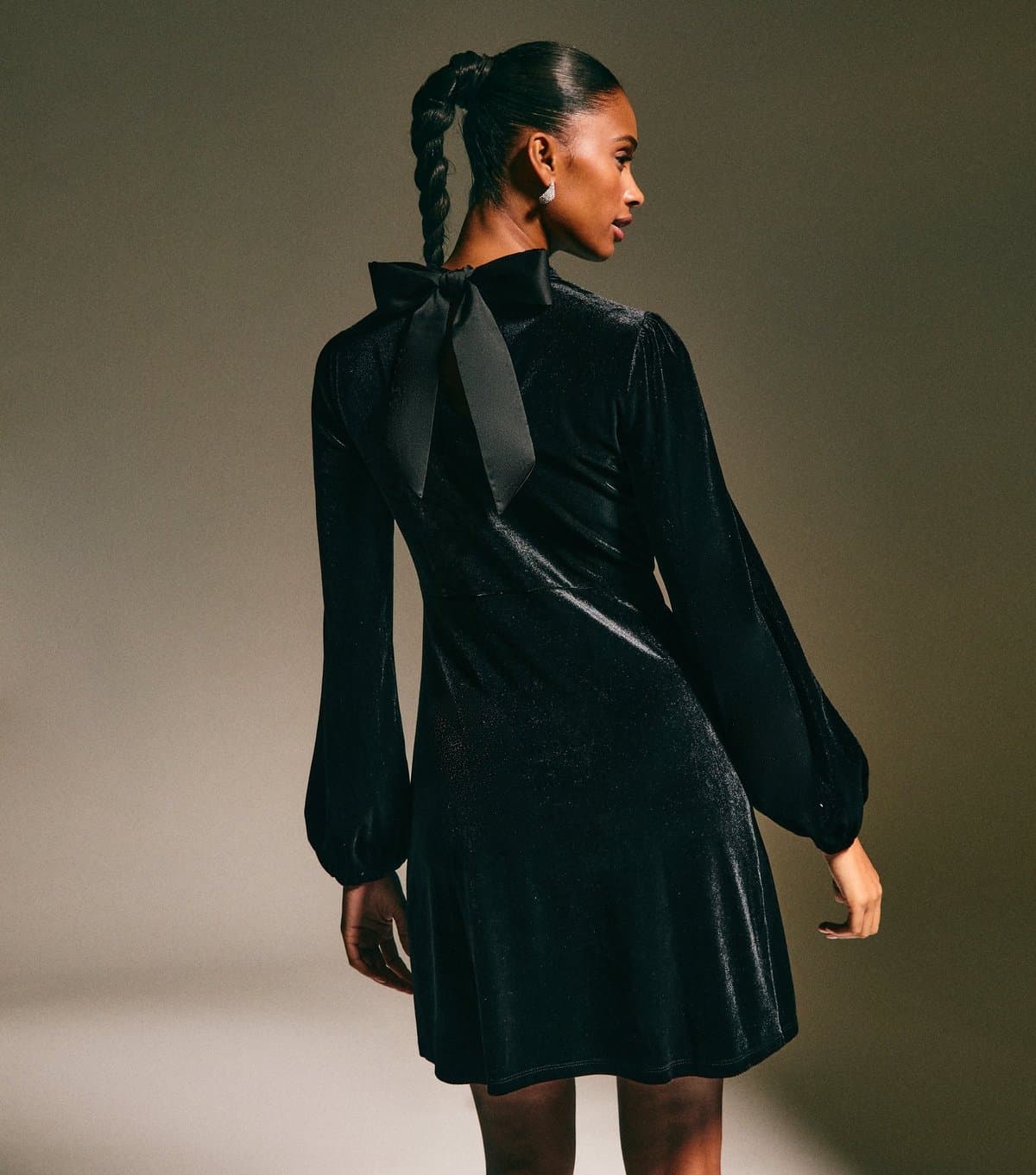 New Look Women's Black Velvet Long Sleeve Mini Dress New Look