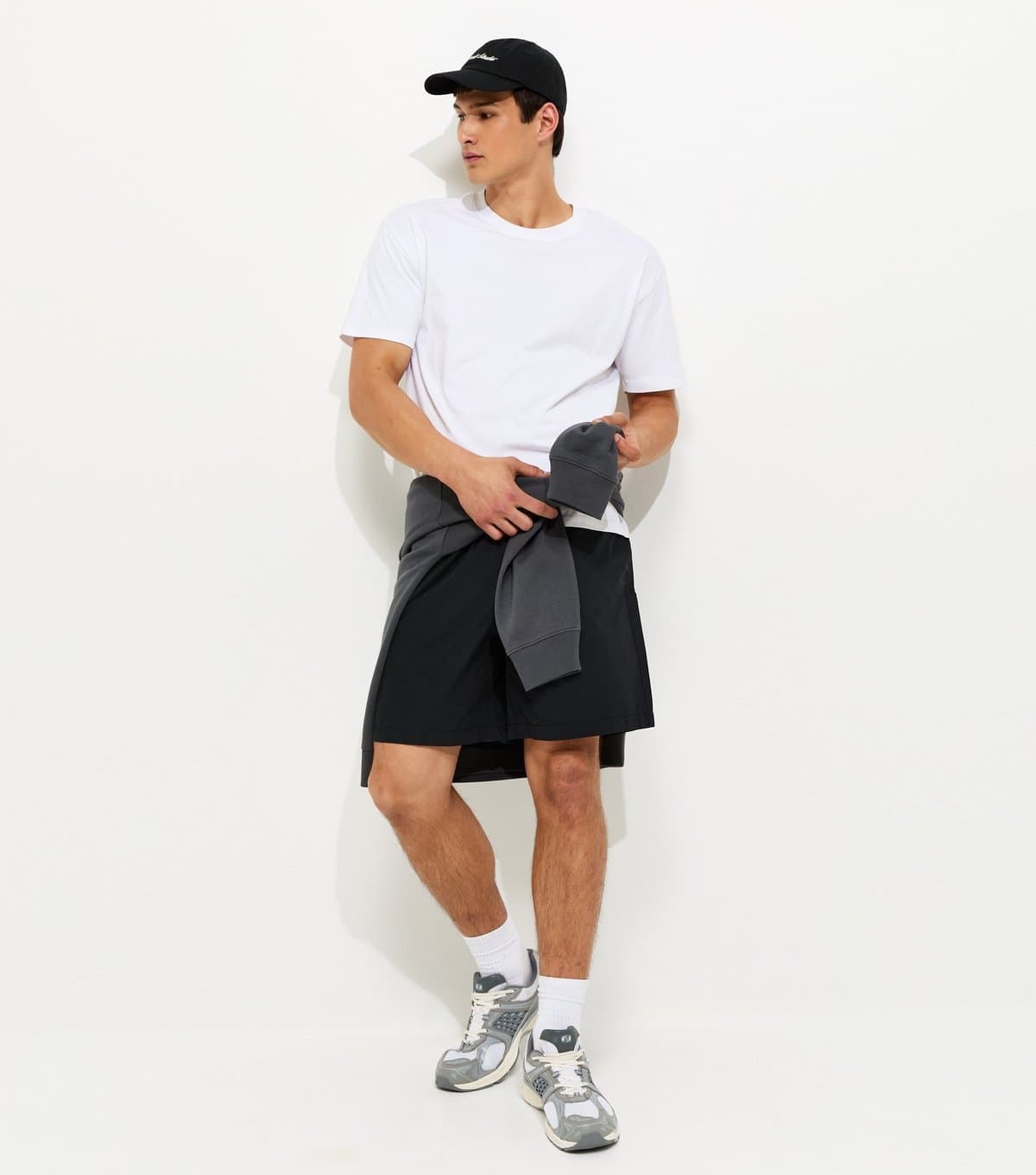 New Look Men's Black Relaxed Pull On Shorts New Look