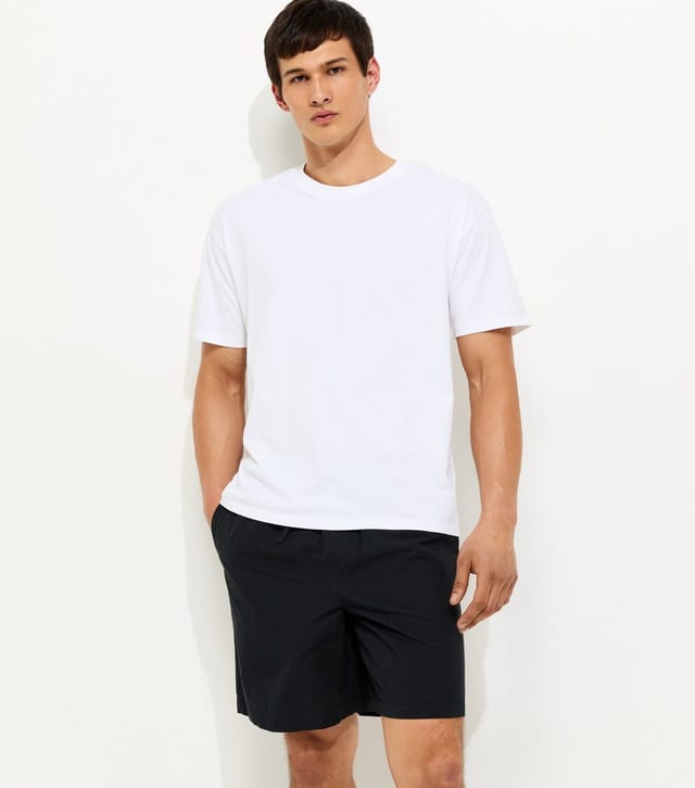 New Look Men's Black Relaxed Pull On Shorts New Look - 2
