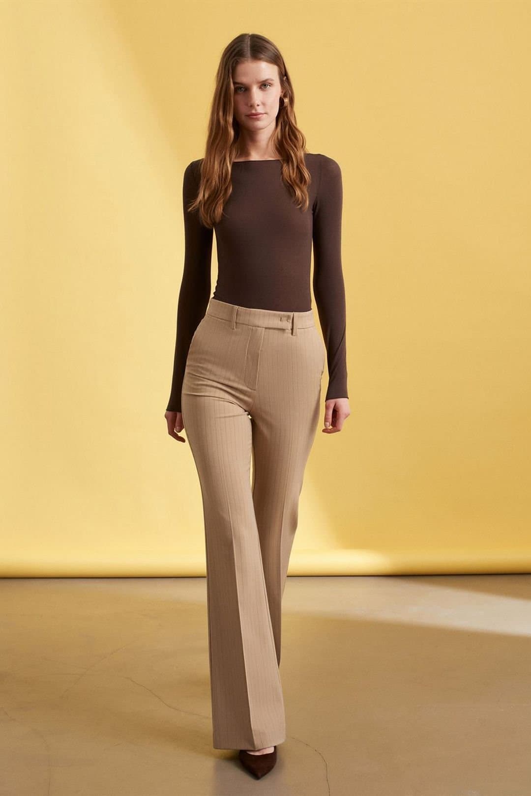 Dilvin Dilvin Women's High-Waist Wide-Leg Trousers in Beige