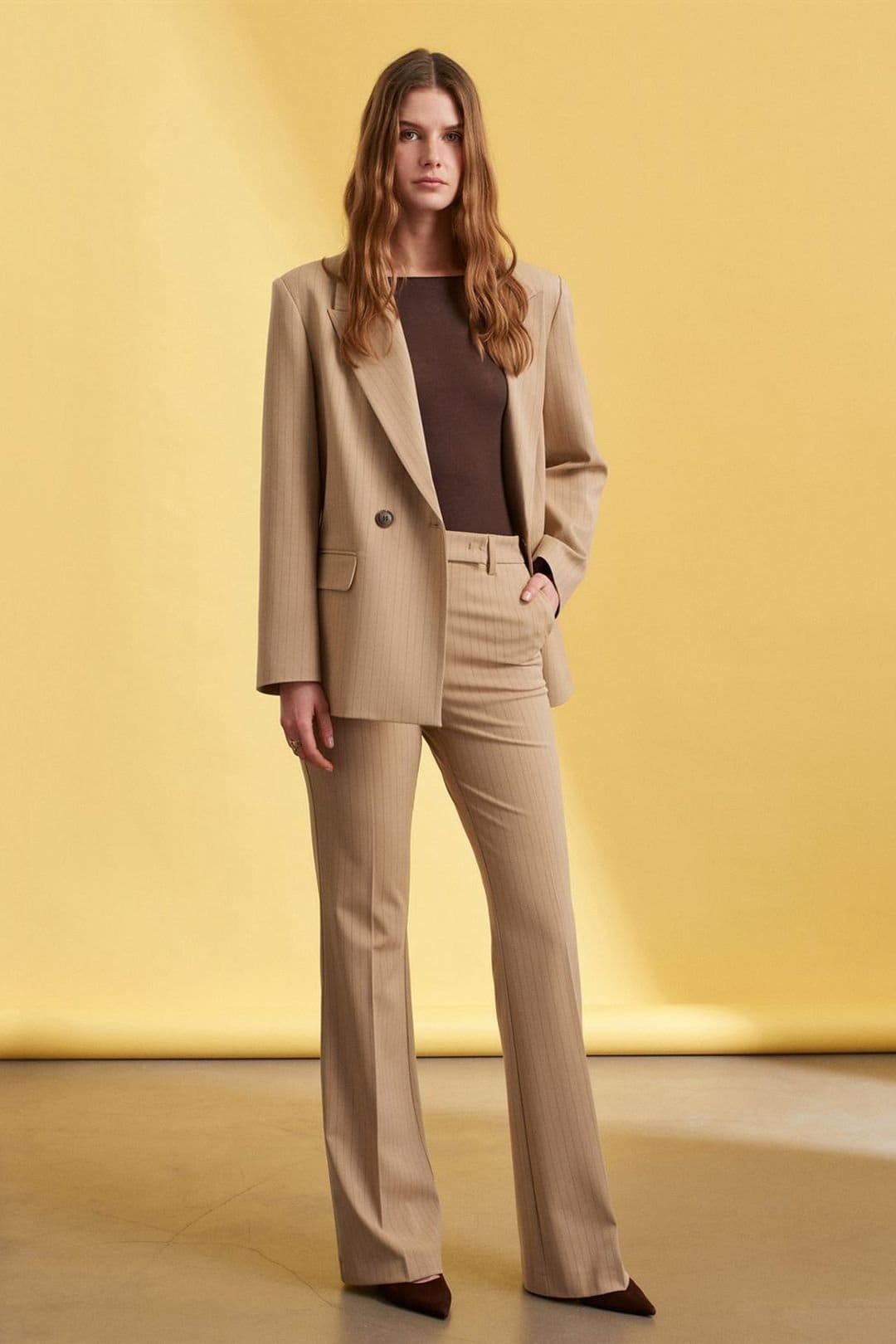 Dilvin Dilvin Women's High-Waist Wide-Leg Trousers in Beige - 4