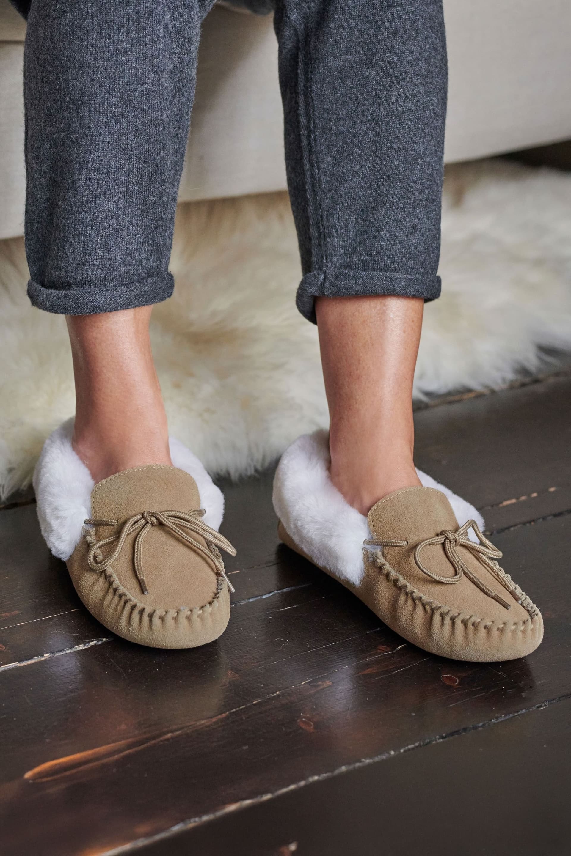 WoolOvers WoolOvers Women's Sheepskin Moccasin Slipper in Beige
