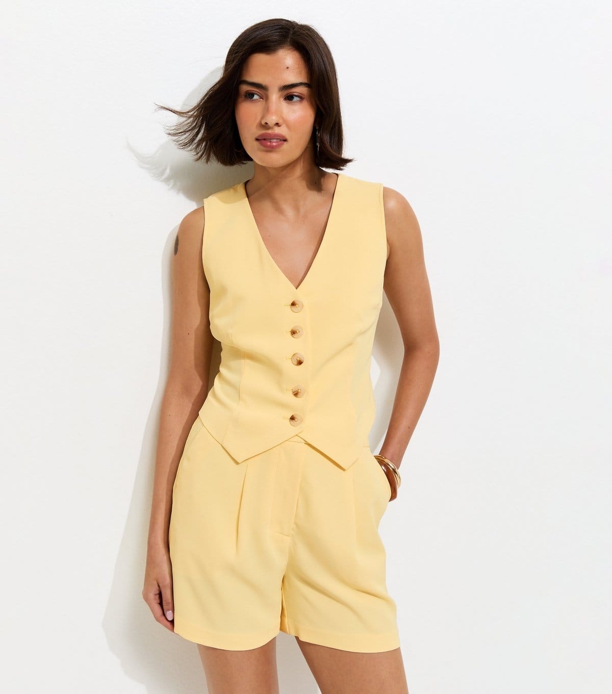 New Look Women's Light Yellow Tailored Tab Waist Shorts New Look - 1