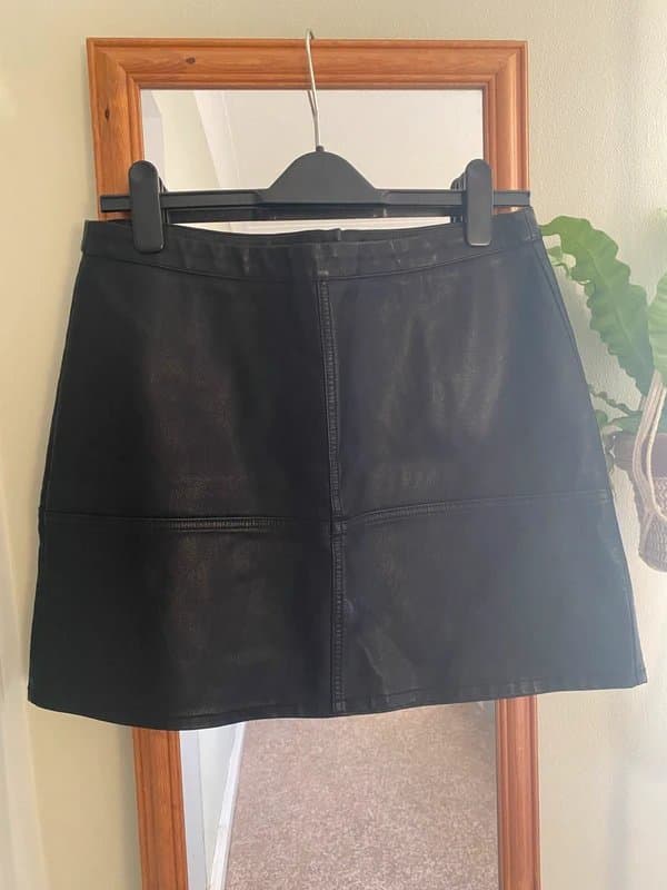 New Look Black leather look mini skirt