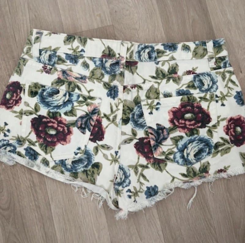 Forever 21 Forever 21 Floral Distressed Denim Shorts 10 W29 Rose Print Cut Off Hot Pants Festival Boho