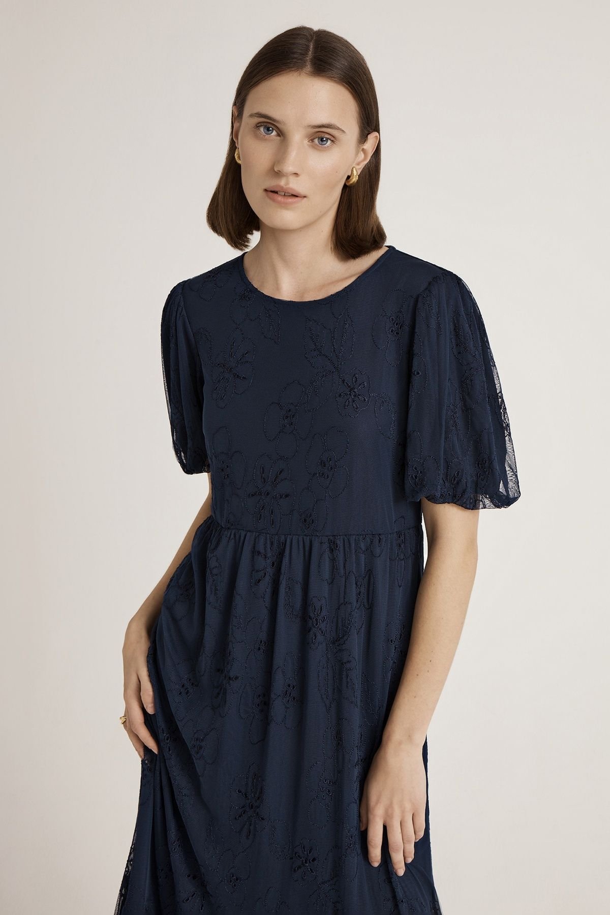 Finery London Finery London Women's Yasmine Floral Mesh Tiered Midi Dress in Dark Navy - 4