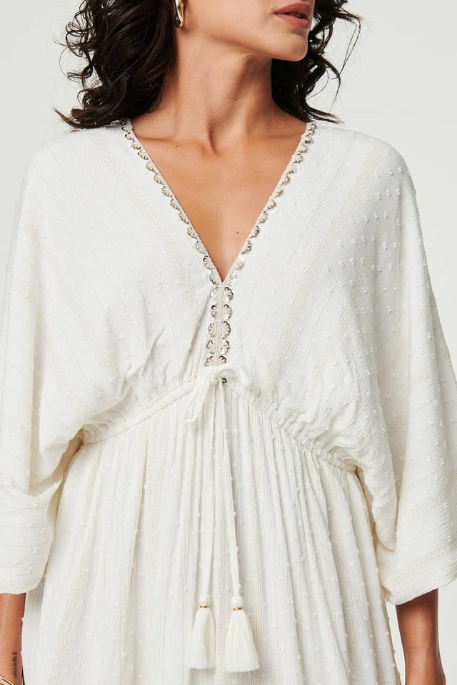 Izabel London Izabel London Women's Textured V-Neck Empire Kaftan Maxi Dress in White - 2