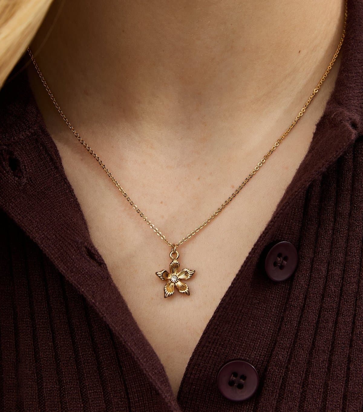 New Look 18ct Gold Plated Diamanté Flower Pendant Necklace New Look